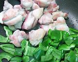 鶏もも肉とピーマンの胡麻風味炒め作り方1写真