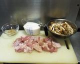 鶏もものマスタードクリームソース煮☆作り方1写真