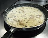 鶏もものマスタードクリームソース煮☆作り方4写真