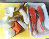 簡単ヘルシー☆鮭ときのこの豆乳スープ♪作り方1写真
