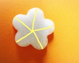 鍋、おせちに人参の飾り切り〜ねじり梅〜作り方4写真