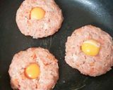 卵の黄身 in ハンバーグ作り方5写真