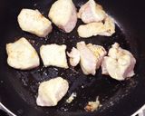鶏ムネ肉としめじの、ガリバタ旨ソテー♡作り方4写真