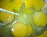 あっ入っちゃった(涙)卵の殻・・・。作り方1写真