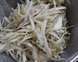 朝夕弁当に♪醤油麹豚こま肉de金平ごぼう作り方2写真