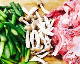 豚肉とアスパラきのこのバター炒め作り方1写真