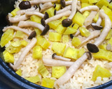 鍋で炊く✨さつまいもとシメジ炊き込みご飯作り方2写真