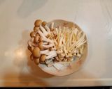 たっぷりキノコと鶏ササミのガーリック炒め作り方1写真