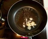 たっぷりキノコと鶏ササミのガーリック炒め作り方4写真