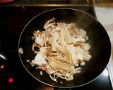たっぷりキノコと鶏ササミのガーリック炒め作り方6写真