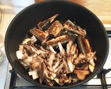 肝！秋刀魚ときのこのペペロンチーノ☆☆作り方3写真