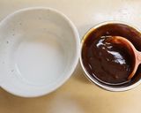 豚肉+醤油麹deもやしとシメジの炒め物作り方1写真