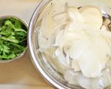 豚肉+醤油麹deもやしとシメジの炒め物作り方2写真
