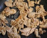 豚肉+醤油麹deもやしとシメジの炒め物作り方5写真