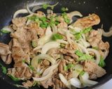 豚肉+醤油麹deもやしとシメジの炒め物作り方6写真