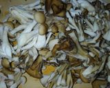 簡単♪豚肉とキノコのケチャップ味噌煮込み作り方1写真