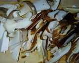 簡単♪豚肉とキノコのケチャップ味噌煮込み作り方2写真