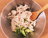 鶏ささみとアボカドのわさびにんにく和え作り方5写真