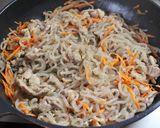 豚肉+醤油麹で糸こんにゃくと人参の炒め煮作り方5写真