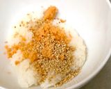 鮭フレークとごまのオイルおにぎり作り方1写真