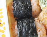 鮭フレークとごまのオイルおにぎり作り方4写真