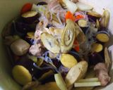 さつま芋と鶏肉の醤油汁作り方4写真