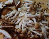 鶏ささみとネギときのこのピリ辛 味噌煮♡作り方1写真