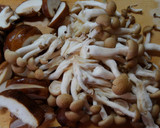 鶏ささみとネギときのこのピリ辛 味噌煮♡作り方1写真