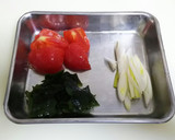 トマトとワカメのスープ中華風作り方1写真