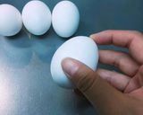 穴あけ器不要！つるん☆と剥ける茹で玉子作り方1写真