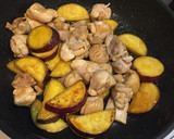 さつまいもと鶏もも肉の甘辛炒め作り方5写真