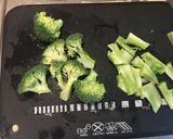 芯も活用♪ブロッコリーのペペロンチーノ作り方1写真