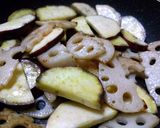 レンコンとさつまいもの甘辛照りバター炒め作り方7写真