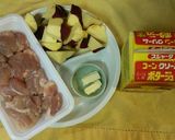 超簡単♡さつま芋＆鶏肉のコーンスープ煮♪作り方1写真