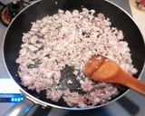 セロリの葉と挽き肉の炒め物作り方2写真