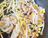 目玉焼きのっけ！豚肉とコーンの焼肉丼作り方3写真
