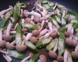 オクラと厚揚げとしめじの炒めもの作り方1写真