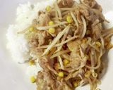 目玉焼きのっけ!豚肉とコーンの焼肉丼作り方5写真