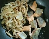 簡単☆鮭ときのこのオイスター照り焼き。作り方7写真