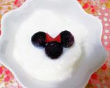 ヨーグルトにブルーベリーミッキ~*作り方5写真