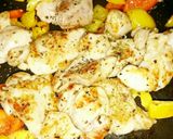 鶏肉とパプリカの炒め物(*´╰╯`๓)♬作り方3写真
