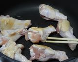 鶏手羽元とネギで、鶏すき煮作り方1写真