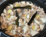 豚バラ大根とこんにゃくの味噌煮作り方6写真