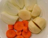 スープを味わう♪鶏手羽元と野菜のスープ作り方3写真