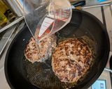 肉肉しい目玉焼きハンバーグ作り方10写真