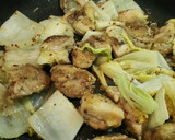 簡単おつまみ♪鶏肉と白菜のマスタード蒸し作り方5写真