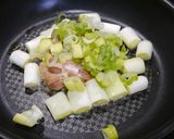 風邪予防！たっぷり葱と鶏肉のめんつゆ煮作り方2写真