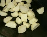 鳥肉とかぶのソテーです!かぶの葉も使う!作り方3写真