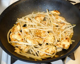 美味しい節約☆豆苗と胸肉の中華炒め！作り方4写真