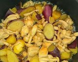 さつまいもと鶏肉の煮物作り方7写真